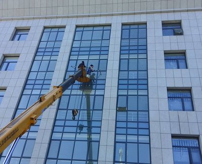 鄭州高空外墻清洗專業(yè)公司選擇指南與市場(chǎng)行情解析